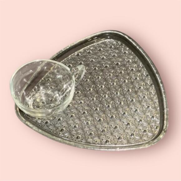 Vintage Indiana Glass Daisy & Button Snack Set 12 Plates 12 Cups - Picture 1 of 7